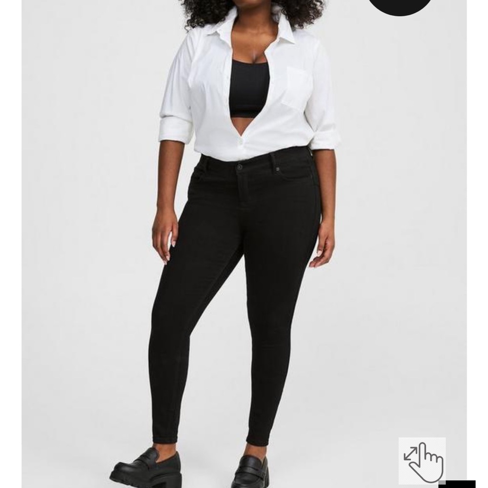 New without tag Torrid size 18r Bombshell skinny jeans.